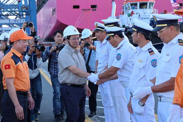 Thủ tướng phát lệnh làm hàng đầu xuân tại cảng quốc tế Tân Cảng - Cái Mép- Ảnh 8.