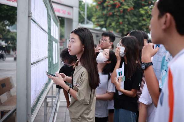 Học sinh tỉnh nào không phải thi vào lớp 10 công lập?
