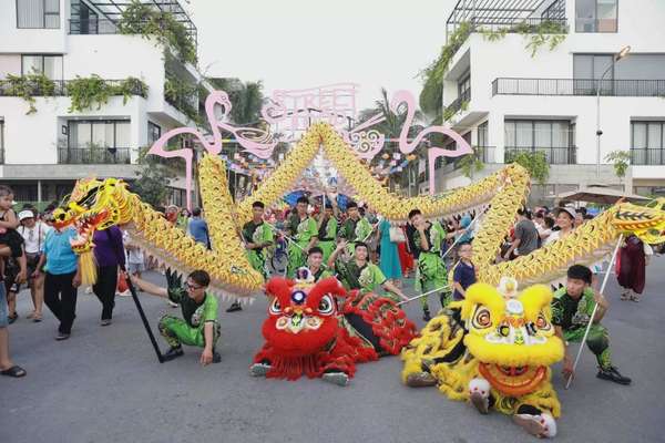 Vĩnh Phúc: 'Bùng nổ' Lễ hội đường phố LaLa Town giữa miền xanh Đại Lải