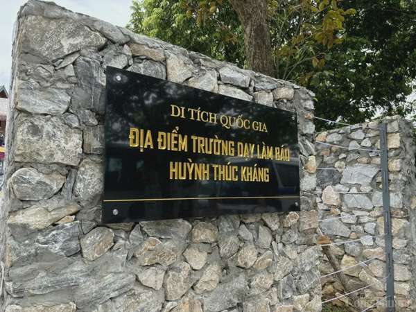 Báo Công thương thăm khu di tích Trường dạy làm báo Huỳnh Thúc Kháng Báo Công Thương thăm di tích Trường dạy làm báo Huỳnh Thúc Kháng