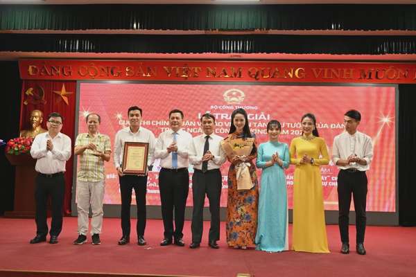 28 tác phẩm đoạt giải Cuộc thi viết về Bảo vệ nền tảng tư tưởng của Đảng trong ngành Công Thương