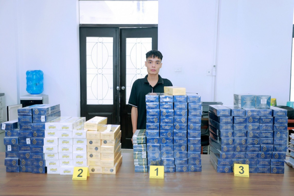 Quảng Ninh: Bắt thanh niên vận chuyển hơn 1.000 bao thuốc lá thương hiệu nổi tiếng