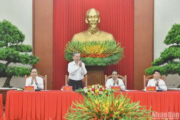 Tổng Bí thư, Chủ tịch nước Tô Lâm gặp mặt các đồng chí lãnh đạo, nguyên lãnh đạo Đảng, Nhà nước