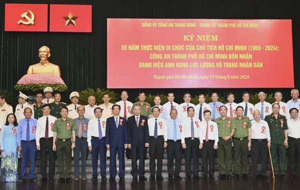 Công an TP. Hồ Chí Minh đón nhận danh hiệu Anh hùng Lực lượng vũ trang nhân dân