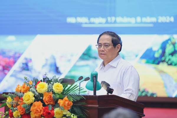 Thủ tướng Phạm Minh Chính chỉ rõ những kết quả tích cực, nổi bật trong phát triển KTXH của vùng ĐBSH thời gian qua - Ảnh: VGP/Nhật Bắc