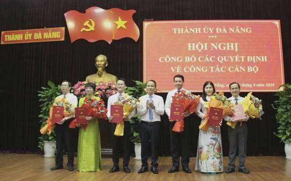 Nhìn lại công tác nhân sự tuần qua: Nhiều cán bộ được bầu và bổ nhiệm