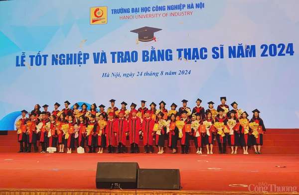 HaUI trao bằng tốt nghiệp cho gần 6.000 tân Tiến sĩ, Thạc sĩ, Kĩ sư và Cử nhân