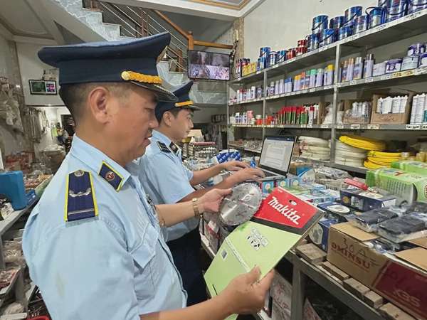 Hà Giang: Tạm giữ nhiều hàng hóa tại 2 cơ sở kinh doanh qua Facebook