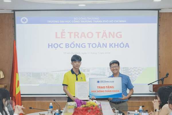 Hàng trăm tỷ đồng học bổng, chắp cánh ước mơ tới giảng đường cho tân sinh viên