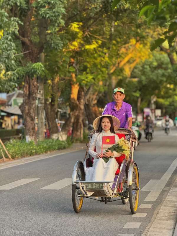 Nhiều điểm du lịch ở Huế, Đà Nẵng cờ hoa rực rỡ ngày Quốc khánh 2/9