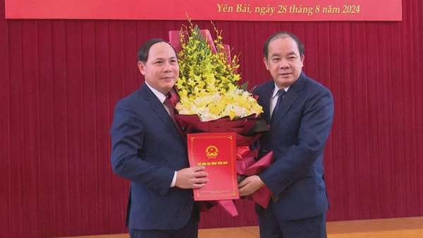 Kiện toàn bộ máy Chính phủ; Bộ Công an và 6 tỉnh phía Nam bổ nhiệm, điều động nhiều chức danh