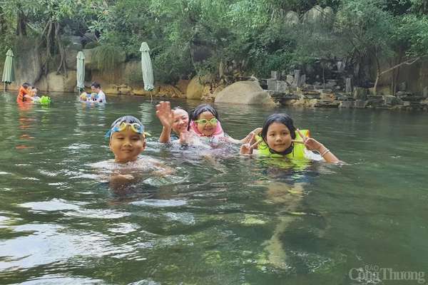 Các khu vui chơi giải trí trên địa bàn thành phố thu hút du khách và đảm bảo an ninh an toàn