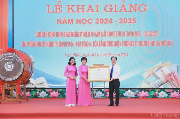 Hà Nội: Trường THCS Vạn Phúc tổ chức lễ gắn biển công trình chào mừng 70 năm Giải phóng Thủ đô