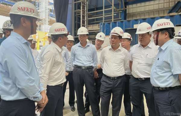 Phó Thủ tướng Trần Hồng Hà yêu cầu xử lý dứt điểm khó khăn cho các dự án điện khí, điện gió