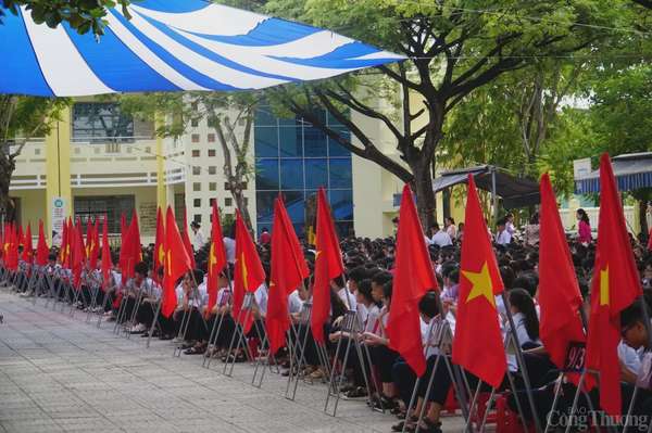 Lễ khai giảng diễn ra ngắn gọn, trang trọng và ý nghĩa