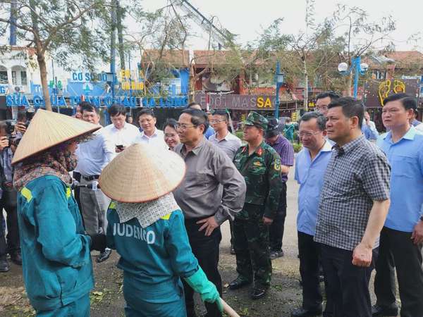 Bộ trưởng Bộ Công Thương tháp tùng Thủ tướng kiểm tra khắc phục thiệt hại bão số 3 tại Quảng Ninh