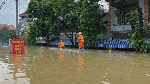 Bộ trưởng Bộ Công Thương ký công điện chỉ đạo ứng phó, khắc phục hậu quả mưa lũ sau bão