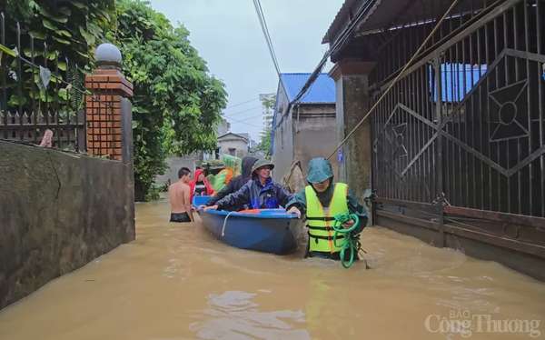 Người dân Thái Nguyên hối hả dọn dẹp nhà cửa sau trận lũ lịch sử Người dân Thái Nguyên hối hả dọn dẹp nhà cửa sau trận lũ lịch sử