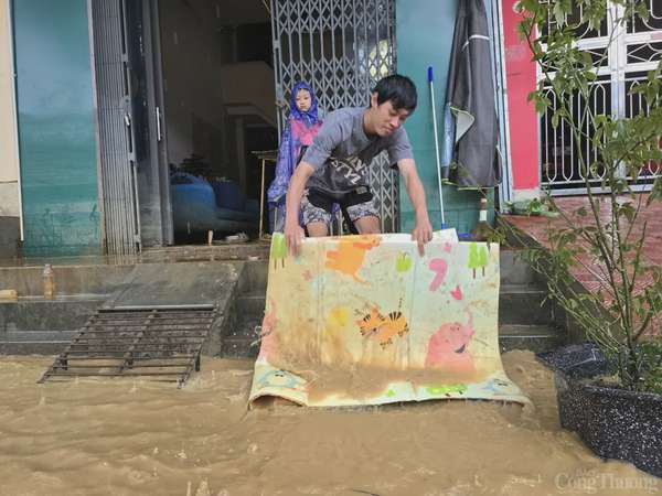 Người dân Thái Nguyên hối hả dọn dẹp nhà cửa sau trận lũ lịch sử Người dân Thái Nguyên hối hả dọn dẹp nhà cửa sau trận lũ lịch sử