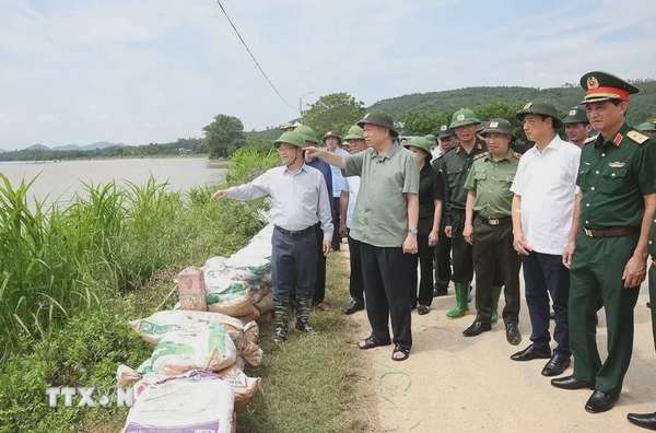 Tổng Bí thư, Chủ tịch nước kiểm tra công tác phòng, chống lụt bão ở Tuyên Quang
