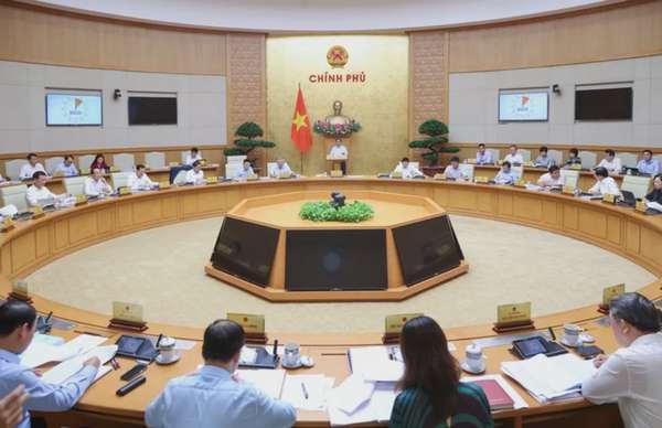 Thủ tướng yêu cầu việc xây dựng, ban hành văn bản quy định chi tiết, hướng dẫn thi hành luật, pháp lệnh phải kịp thời, không để xảy ra khoảng trống pháp lý. (Ảnh: VGP/Nhật Bắc)