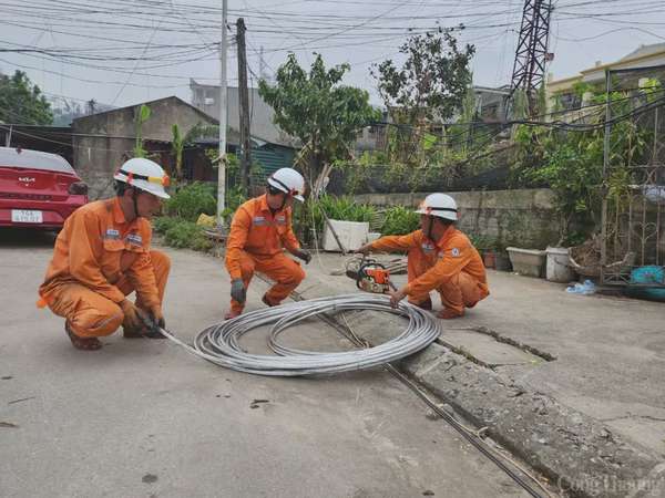 Đêm trắng của những người thợ điện ở Quảng Ninh