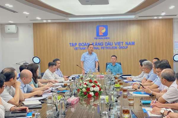 Thứ trưởng Bộ Công Thương Nguyễn Hoàng Long làm việc với Tập đoàn Xăng dầu Việt Nam