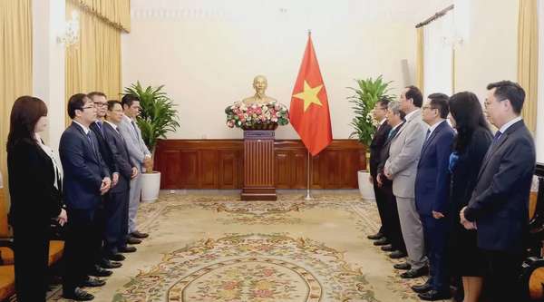 Bộ Ngoại giao tiếp nhận, điều động và bổ nhiệm nhiều nhân sự cấp Vụ