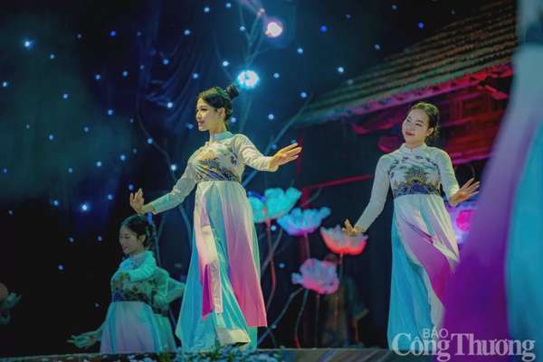Thừa Thiên Huế: Rực rỡ đêm hội Áo dài Huế ‘'Linh Phụng’’