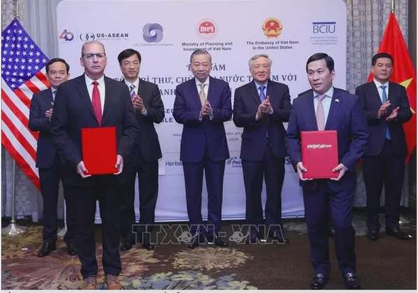 Tổng Bí thư, Chủ tịch nước Tô Lâm chứng kiến lễ trao thoả thuận hợp tác trong lĩnh vực hàng không giữa Vietjet Air và Công ty Honeywell. Ảnh: Lâm Khánh/TTXVN