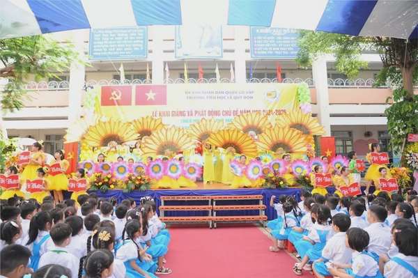 Tặng giấy khen cho học sinh ủng hộ bão lũ: Một đồng cũng quý, sao phải phân biệt?