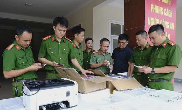 điện thoại giả
