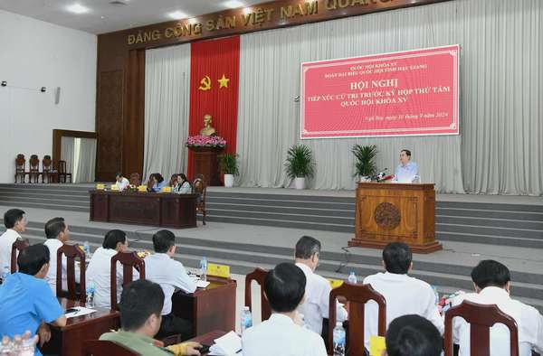 Chủ tịch Quốc hội Trần Thanh Mẫn tiếp xúc cử tri tại Hậu Giang