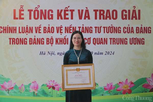 Chùm ảnh: Trao giải Cuộc thi về bảo vệ nền tảng tư tưởng của Đảng trong Khối các cơ quan Trung ương Chùm ảnh: Trao giải Cuộc thi về bảo vệ nền tảng tư tưởng của Đảng trong Khối các cơ quan Trung ương