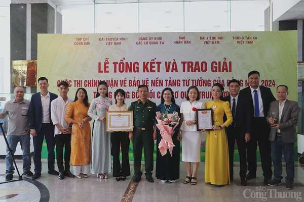 Chùm ảnh: Trao giải Cuộc thi về bảo vệ nền tảng tư tưởng của Đảng trong Khối các cơ quan Trung ương Chùm ảnh: Trao giải Cuộc thi về bảo vệ nền tảng tư tưởng của Đảng trong Khối các cơ quan Trung ương