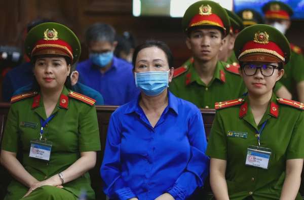 Bà Trương Mỹ Lan khai về nguồn gốc 2 chiếc túi Hermes từ da cá sấu bạch tạng