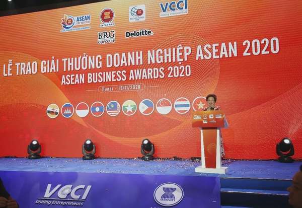 Bà Nguyễn Thị Nga phát biểu với vai trò Chủ tịch Giải thưởng Doanh nghiệp ASEAN (ABA) năm 2020