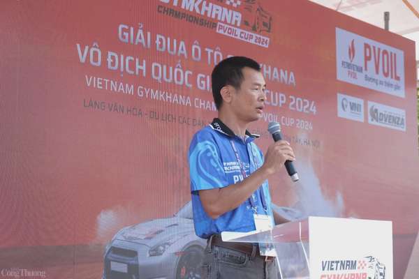 'Nghẹt thở' với những màn drift bốc lửa tại giải đua ô tô lớn nhất toàn quốc ở Hà Nội