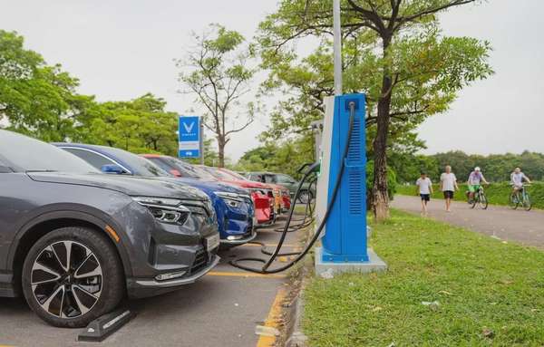 Chính phủ Việt Nam hướng tới đồng bộ, mở rộng hệ thống trạm sạc xe điện. Ảnh: VinFast