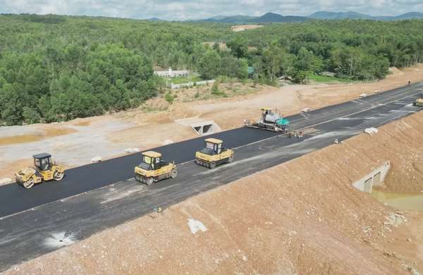 Đến ngày 15/3/2025, các Bộ, cơ quan trung ương và địa phương mới phân bổ chi tiết cho các nhiệm vụ, dự án đạt khoảng 93% kế hoạch Thủ tướng Chính phủ giao