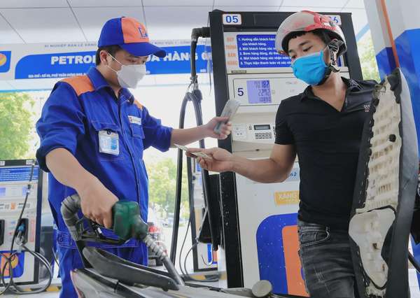 Giá xăng dự báo tiếp tục tăng vào kỳ điều hành ngày mai 27/3