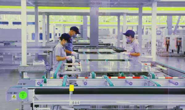 Dự án Công nghệ tế bào quang điện Jinko Solar PV Việt Nam chính thức đi vào sản xuất kinh doanh từ tháng 10/2023, hoàn thiện chuỗi dây chuyền sản xuất tấm quang năng quy mô lớn trên địa bàn Quảng Ninh - Ảnh: Thành Hưng