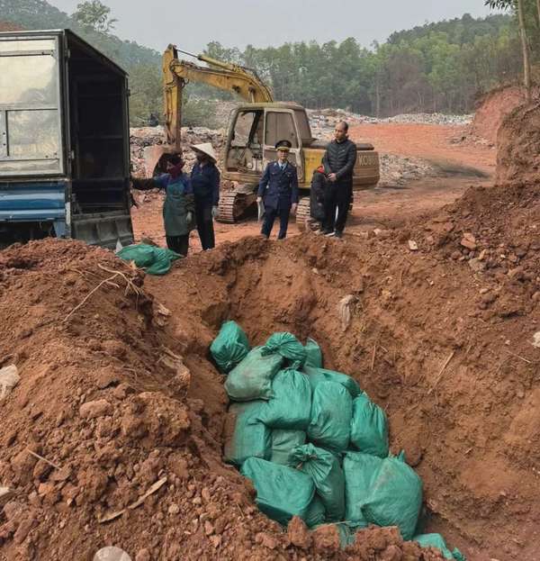 Lạng Sơn: Tiêu hủy gần 6 tấn thực phẩm không nguồn gốc