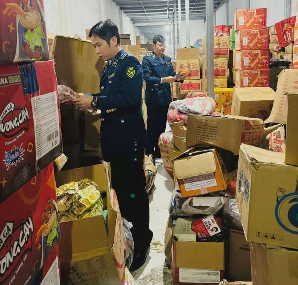Vĩnh Phúc: Tạm giữ gần 10.000 sản phẩm thực phẩm nhập lậu