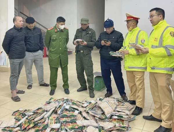 Tuyên Quang: Phát hiện hàng trăm gói xúc xích không nguồn gốc