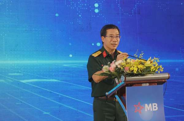 Đại tá Lưu Trung Thái, Chủ tịch Hội đồng quản trị MB phát biểu tại lễ khai trương. 