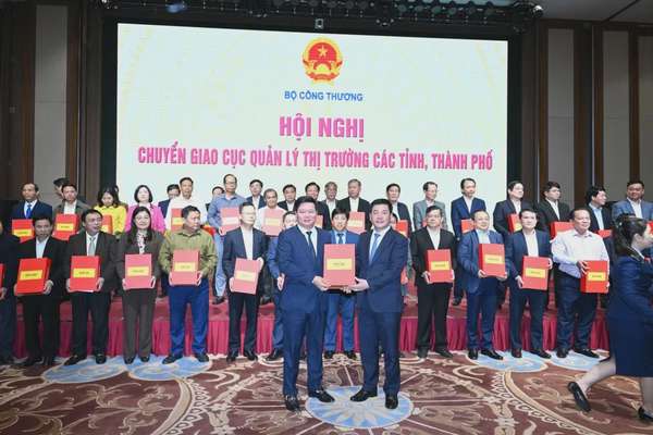Bộ trưởng Nguyễn Hồng Diên: