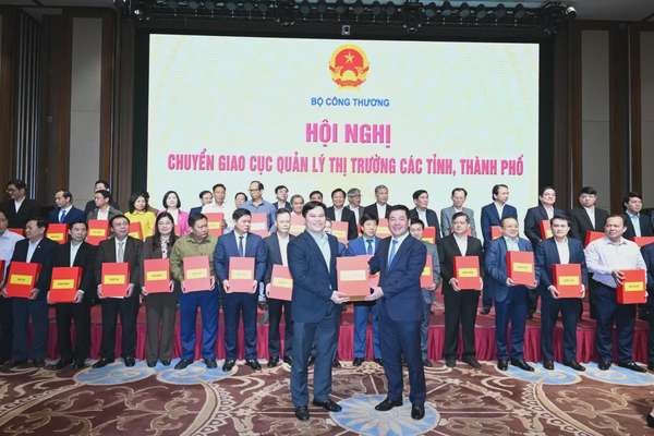 Bộ trưởng Nguyễn Hồng Diên:
