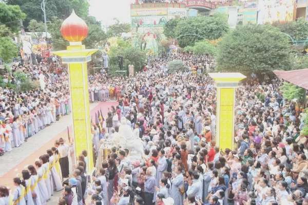 Người dân gửi gắm ước nguyện bình an và hạnh phúc trong ngày Lễ Vía Đức Quán Thế Âm Bồ Tát Người dân gửi gắm ước nguyện bình an và hạnh phúc trong ngày Lễ Vía Đức Quán Thế Âm Bồ Tát