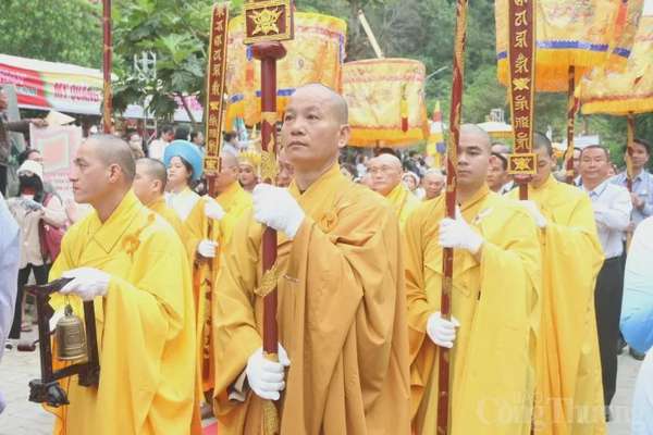 Lễ Vía Đức Quán Thế Âm Bồ Tát không chỉ là dịp để người dân thực hành đời sống tâm linh mà còn là cơ hội quảng bá hình ảnh du lịch văn hóa của Quận Ngũ Hành Sơn nói riêng và TP. Đà Nẵng nói chung Lễ Vía Đức Quán Thế Âm Bồ Tát không chỉ là dịp để người dân thực hành đời sống tâm linh mà còn là cơ hội quảng bá hình ảnh du lịch văn hóa của Quận Ngũ Hành Sơn nói riêng và TP. Đà Nẵng nói chung